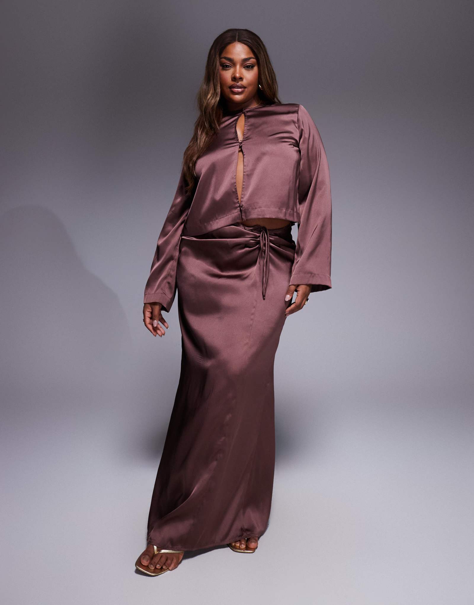 Атласная макси-юбка шоколадного цвета с округлыми рюшами от ASOS DESIGN - часть комплекта