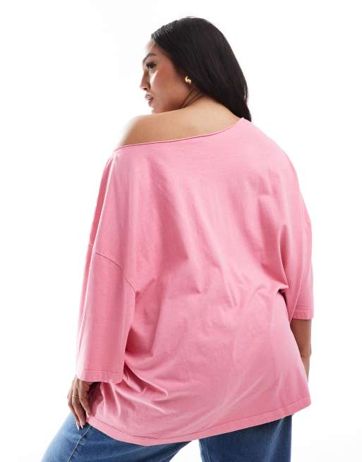 ASOS DESIGN Curve - Ruimvallend oversized T-shirt met blote schouders in roze, 2 van 4