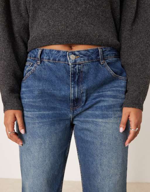 ASOS DESIGN Curve - Ruimvallende flared jeans in donkere mid-wash, 5 van 5