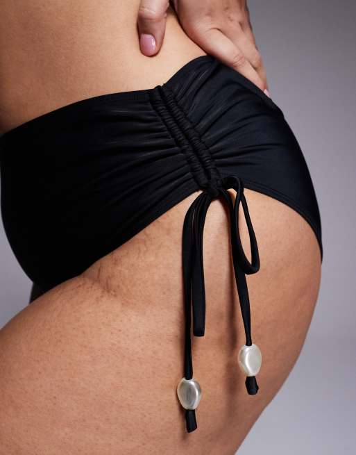 ASOS DESIGN Curve - Sadie Azores - Sorte højtaljede bikinitrusser med rynkede sider og bindebånd med perledetaljer, 4 af 4