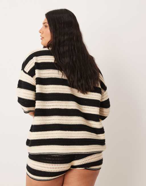 ASOS DESIGN Curve - Sally Beach - Top in maglia monocromatica a righe con bottoni in coordinato, 3 di 4