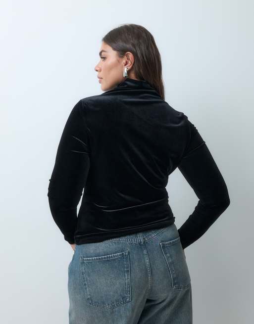 ASOS DESIGN Curve sammets-topp med polokrage i svart, 4 av 5