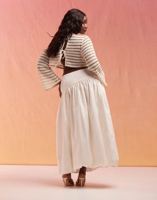 ASOS DESIGN Curve - Sandfarvet maxinederdel med asymmetrisk boblekant, 3 af 5