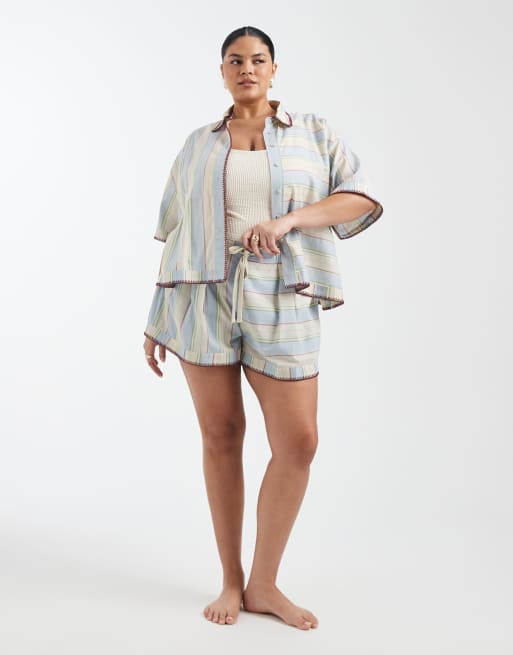 ASOS DESIGN Curve - Sasha - Coordinato da spiaggia con camicia e pantaloncini a righe slavate con dettaglio cuciture