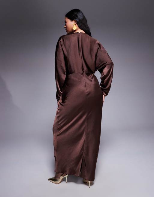 ASOS DESIGN Curve - Satijnen maxi jurk met vleermuismouwen in chocoladebruin, 4 van 4