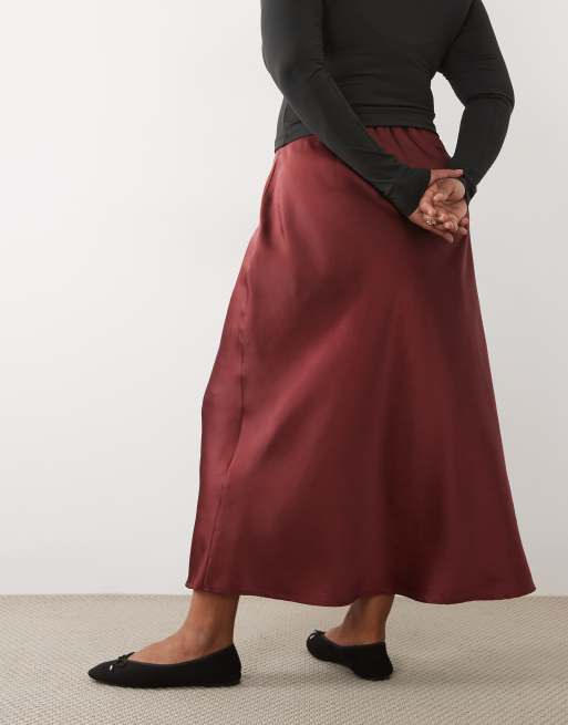 ASOS DESIGN Curve satin bias maxi skirt in burgundy, 5 of 5