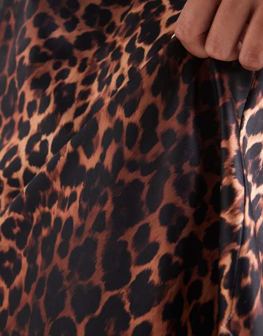 ASOS DESIGN Curve satin bias maxinederdel med dyreprint, 2 af 5