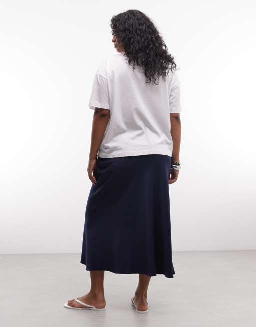 ASOS DESIGN Curve satin bias midi skirt in navy, 4 of 5