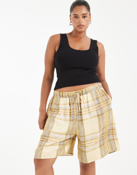 ASOS DESIGN Curve satin city short in yellow check co ord - view 1