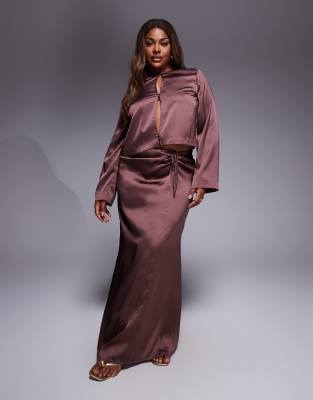 ASOS DESIGN Curve - Satin-Maxirock in Schokobraun mit Raffung, Kombiteil-Brown