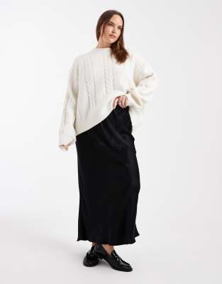 ASOS DESIGN Curve - Satin-Maxirock in Schwarz mit Schrägschnitt