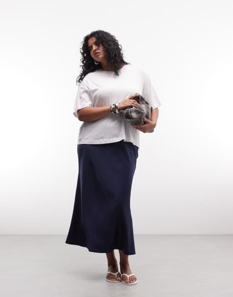 ASOS DESIGN Curve – Satin-Midirock in Marineblau mit Schrägschnitt - view 1