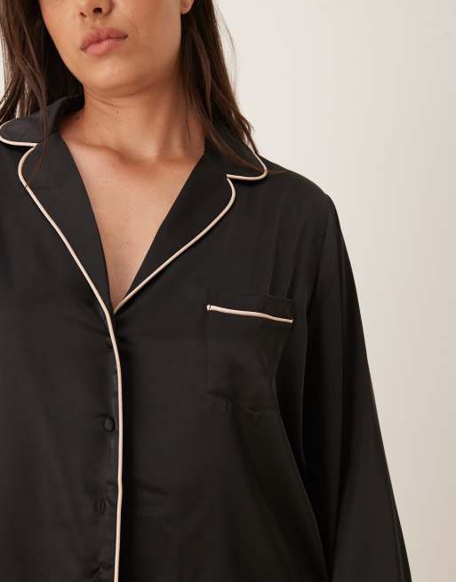 ASOS DESIGN Curve satin pyjama shirt & pants set in black, 4 of 4
