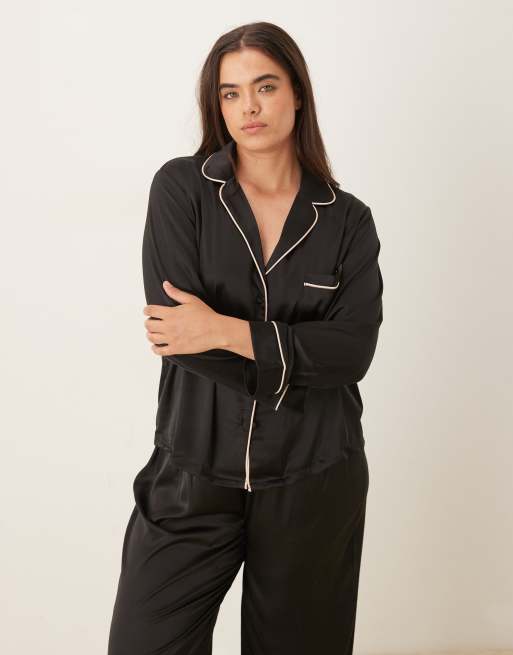 ASOS DESIGN Curve satin shirt & pants pajama set in black, 2 of 4