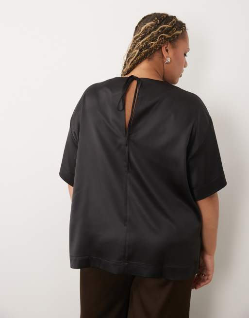 ASOS DESIGN Curve satin short sleeve top in black, 4 of 4