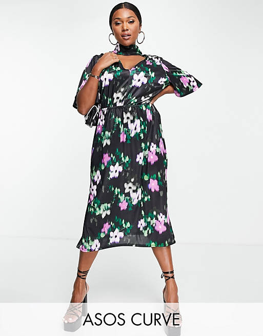 ASOS DESIGN Curve – Satynowa sukienka midi ze stójką, wycięciem i kwiatowym wzorem