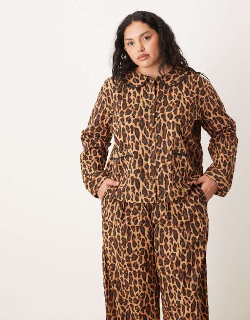 ASOS DESIGN Curve scallop edge woven shirt and pants pyjama set in leopard print, 2 of 4