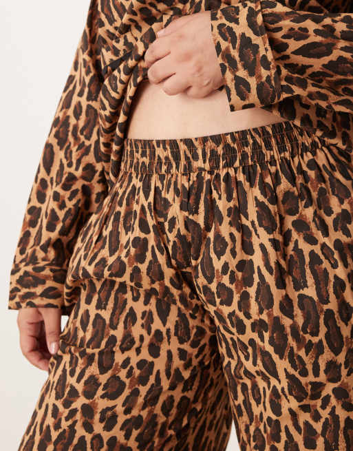 ASOS DESIGN Curve scallop edge woven shirt and pants pyjama set in leopard print, 3 of 4