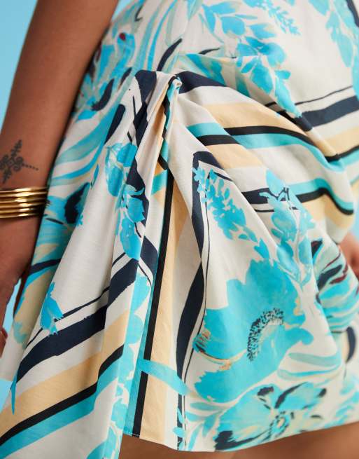 ASOS DESIGN Curve – Scarfmönstrad miniklänning med hög krage och draperad detalj, 3 av 4