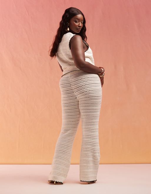 ASOS DESIGN Curve – Schlaghose in Cremeweiß aus durchbrochenem