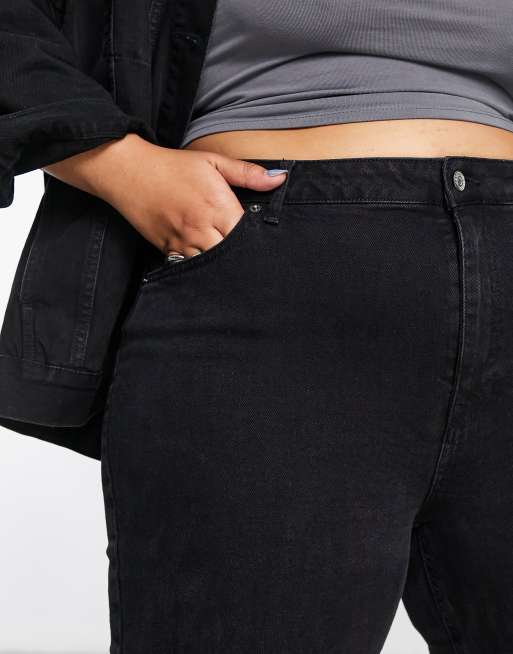 ASOS DESIGN Curve – Schlagjeans in verwaschenem Schwarz mit mittelhohem Bund, 3 von 4