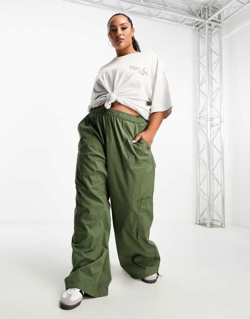 ASOS DESIGN Curve – Schlichte Cargohose zum Reinschlüpfen in Khaki