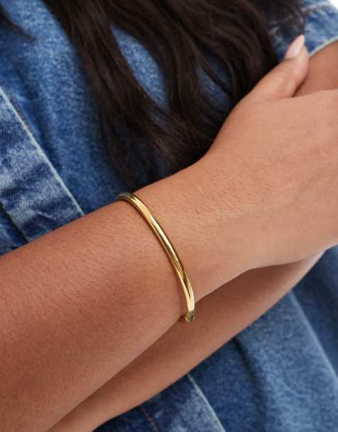 ASOS DESIGN Curve – Schlichter, goldfarbener Armreif aus wasserfestem Edelstahl - view 1