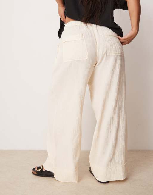 ASOS DESIGN Curve – Schlupfhose aus grob gewebter Baumwolle in Buttermilchweiß mit offenem Saum, 4 von 5