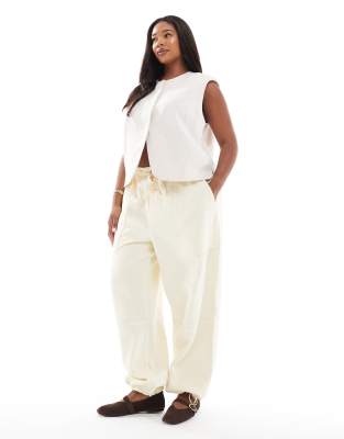 ASOS DESIGN Curve - Schlupfhose in Buttermilchgelb mit Ziernaht-Neutral