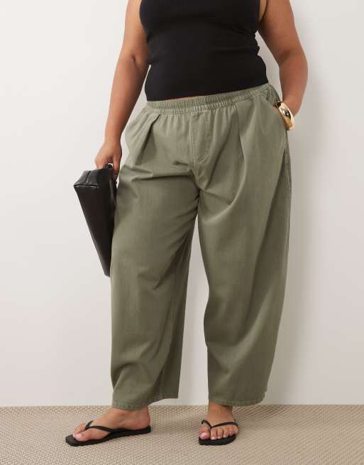 ASOS DESIGN Curve Schlupfhose mit Bindegürtel und Barrel-Leg in verwaschenem Khaki, 2 von 5