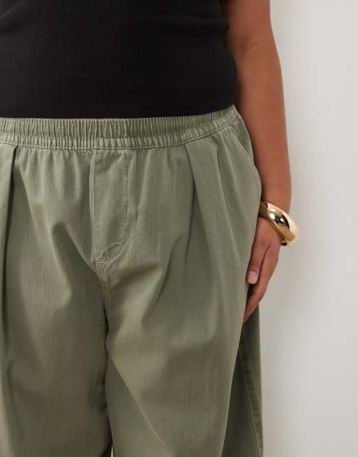 ASOS DESIGN Curve Schlupfhose mit Bindegürtel und Barrel-Leg in verwaschenem Khaki, 5 von 5