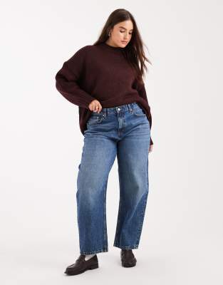 ASOS DESIGN Curve - Schmal geschnittene Barrel-Leg-Jeans in Mittelblau