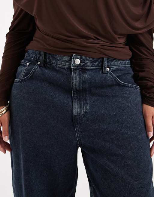 ASOS DESIGN Curve – Schmal geschnittene Jeans in Blau-Schwarz mit abgerundetem Beinschnitt , 4 von 5