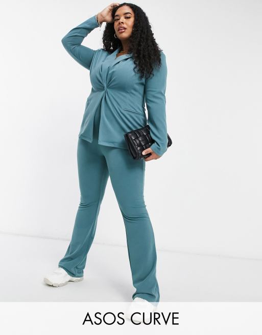 ASOS DESIGN Curve – Schmal geschnittene Jersey-Anzughose mit Schlag in Salbeigrün