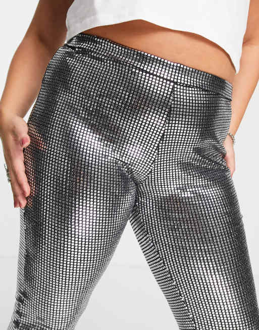 ASOS DESIGN Curve – Schmale Schlaghose mit Kettenpanzer-Pailletten in Silber, 3 von 4