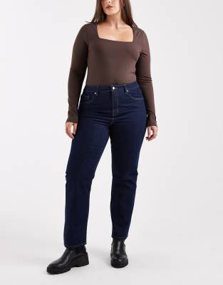 ASOS DESIGN Curve - Schmale Straight Jeans in Rinse-Waschung mit hohem Bund-Marineblau