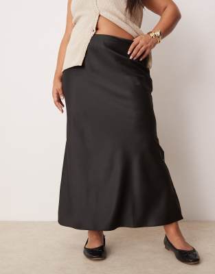 ASOS DESIGN Curve - Schräg geschnittener Midirock aus Satin in Schwarz