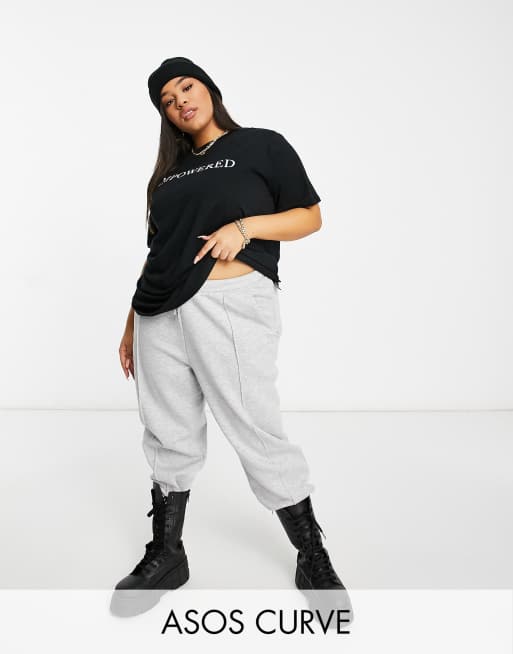 ASOS DESIGN Curve – Schwarzes T-Shirt mit „Empowered“-Aufschrift