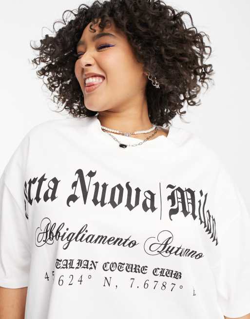 ASOS DESIGN Curve Schweres Oversize T Shirt in WeiB mit gotischem Milano Grafikaufdruck ASOS