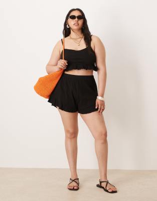 ASOS DESIGN Curve - Schwingende Shorts in Schwarz mit Knitteroptik, Kombiteil
