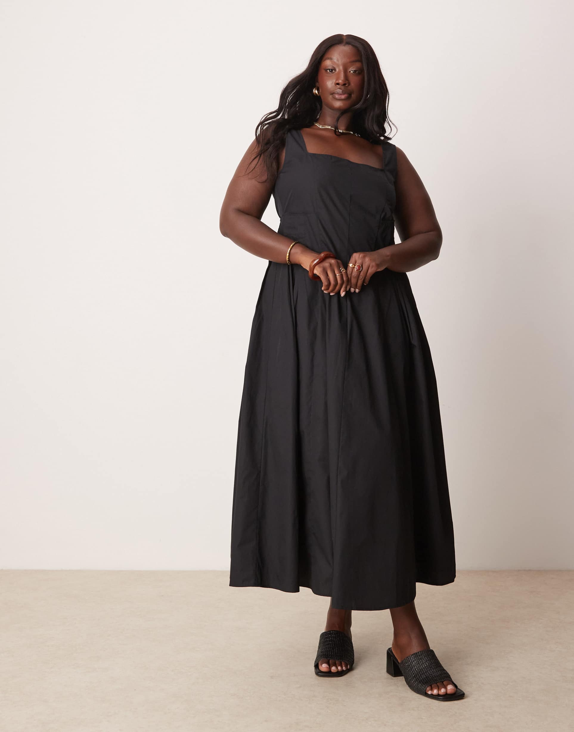 asos design curve scoop neck pleat waist maxi dress in black