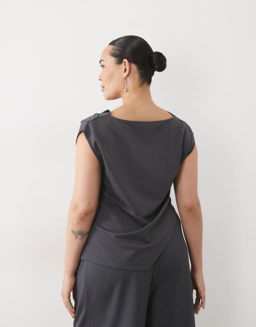 ASOS DESIGN Curve set, slinky-twill, draperad topp i antracit, 4 av 4