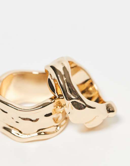 ASOS DESIGN Curve - Set van 2 ringen met gesmolten detail in goudkleur, 3 van 3