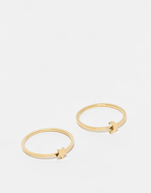 ASOS DESIGN Curve - Set van 2 roestvrij stalen waterbestendige ringen met ster en maan in goudkleur met cadeauverpakking