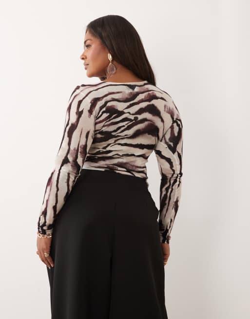 ASOS DESIGN Curve sheer knitted soft touch ruched side top in mono print, 2 of 4