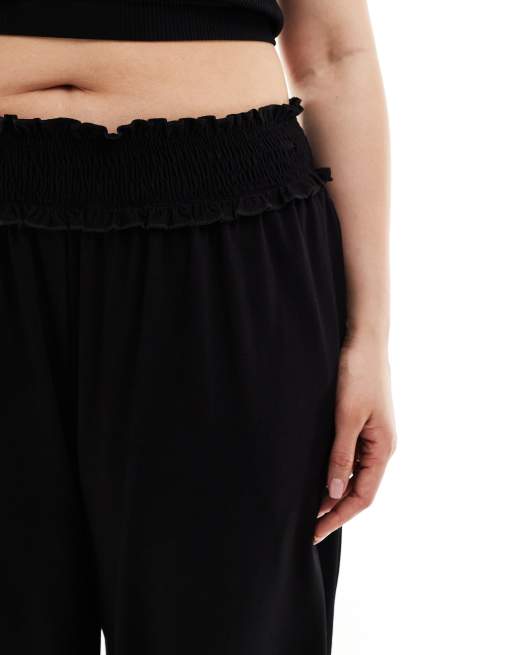 ASOS DESIGN Curve shirred waist cropped culotte pants in black, 4 of 5