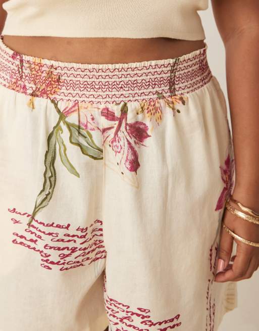 ASOS DESIGN Curve shirred waist shorts in floral print, 5 of 5