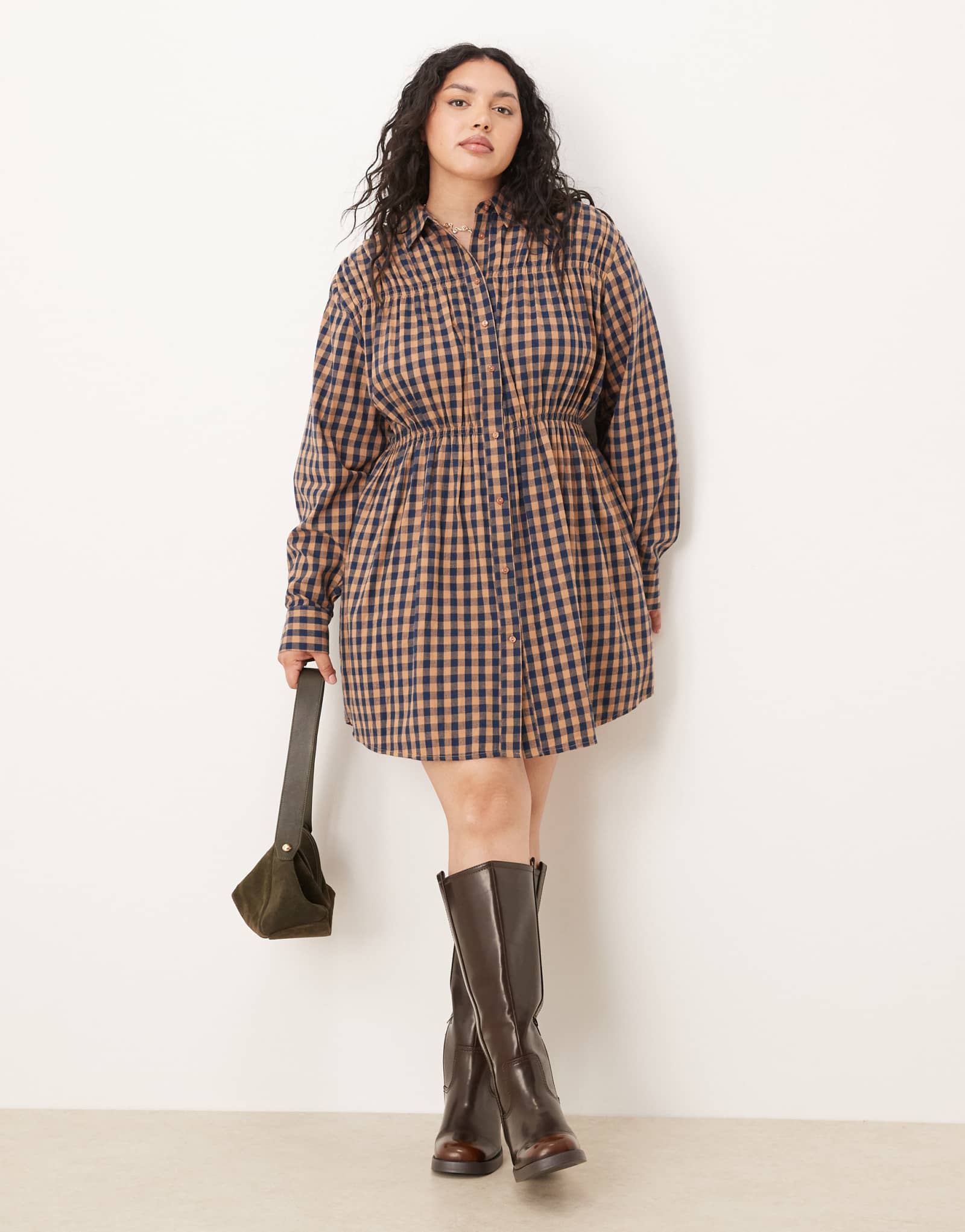 Мини-платье-рубашка ASOS DESIGN Curve с завышенной талией в коричневую клетку