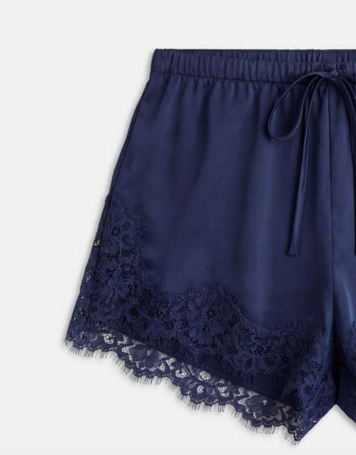 ASOS DESIGN Curve - Short en satin bordé de dentelle avec cordon de serrage à la taille - Bleu marine, 8 de 9