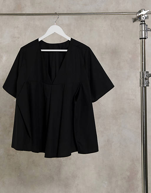  Shirts & Blouses/Curve short sleeve cotton top with pleat back detail in black 